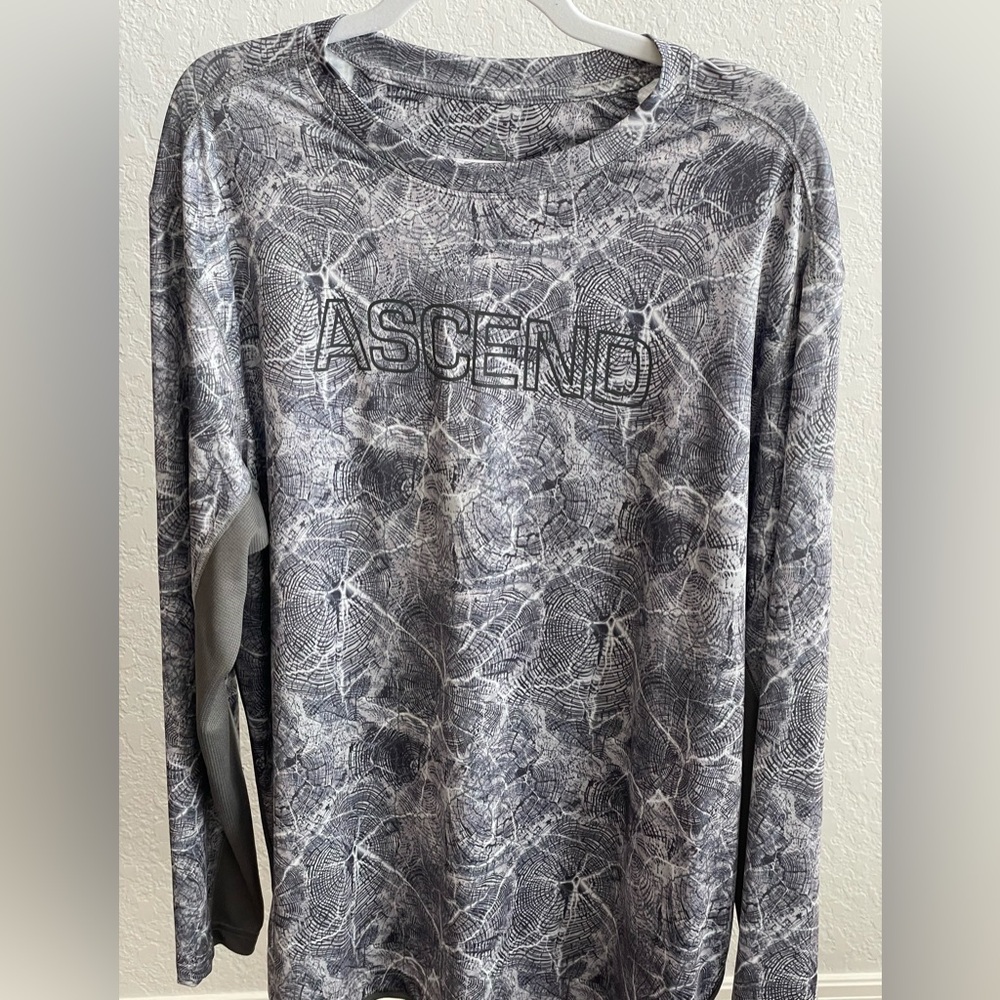 Mens’s Ascend (Bass Pro Shop? Long sleeve Fishing Shirt, Size Large